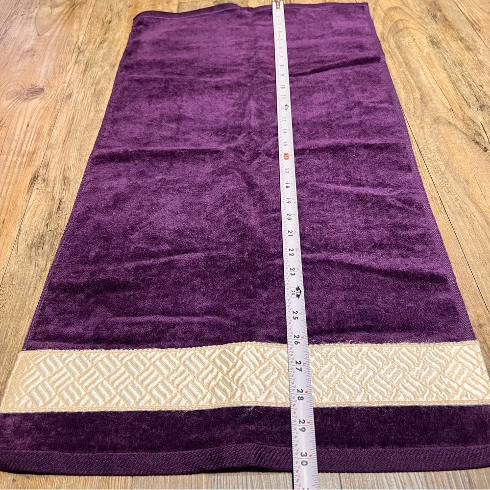 Vintage The Avanti Look Lux Collection Purple Hand Towel/ Washcloth Embroidered